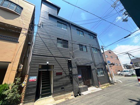 【尼崎市杭瀬本町のマンションの建物外観】