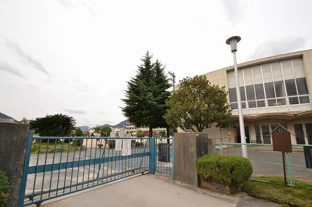 【広島市安佐北区可部のアパートの小学校】