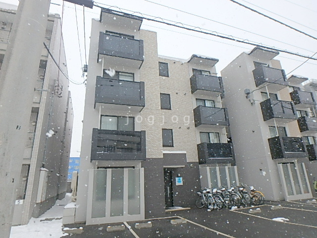 【札幌市北区北三十七条西のマンションの駐車場】