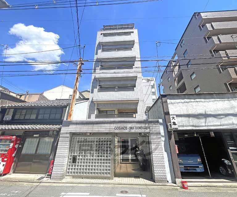 京都市中京区亀屋町のマンションの建物外観