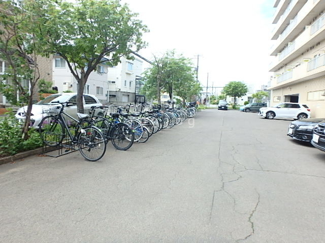 【札幌市西区発寒九条のマンションの駐車場】