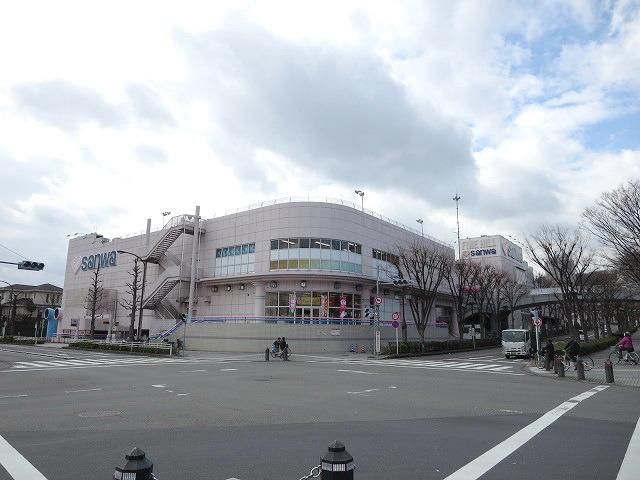 スーパー　三和（スーパー）まで750m