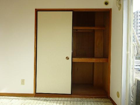 丸矢マンション　収納　押入