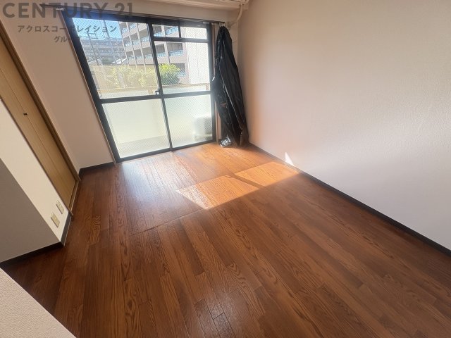 居室・リビング　独立キッチンで広々と使用できる洋室