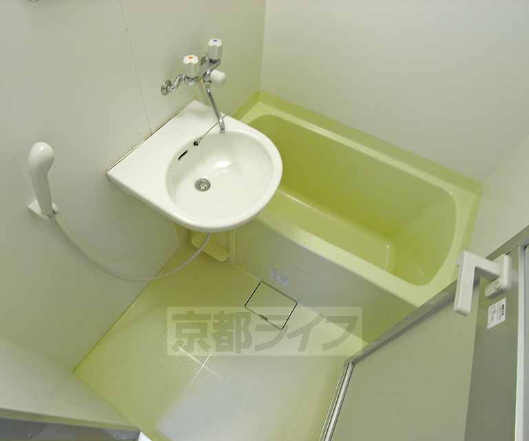 バス・シャワールーム　キレイで清潔感があります。