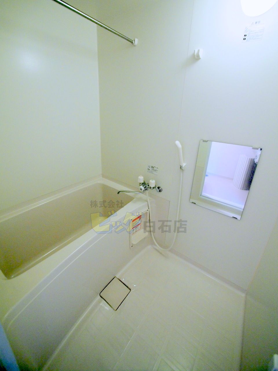 バス・シャワールーム　広々タイプのお風呂です♪