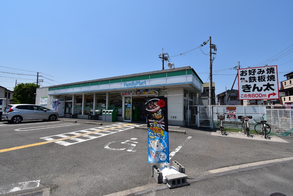 コンビニ　ファミリーマート 寝屋川高柳二丁目店（コンビニ）まで214m