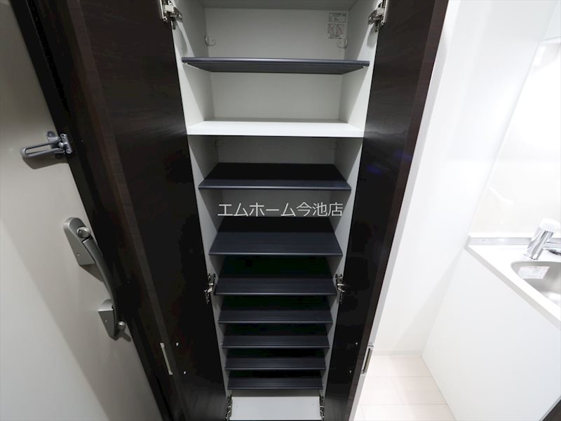 玄関　玄関（シューズボックス付）