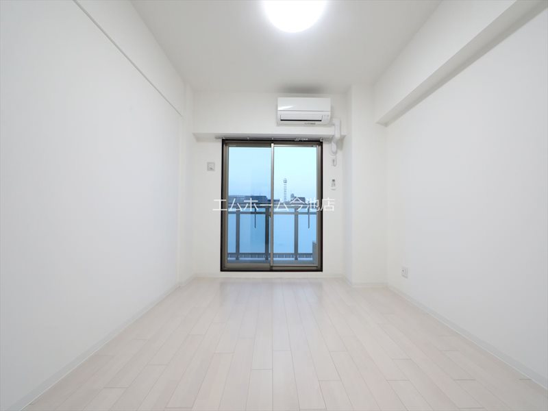 その他部屋・スペース　洋室8.1帖　エアコン付　収納充実しています