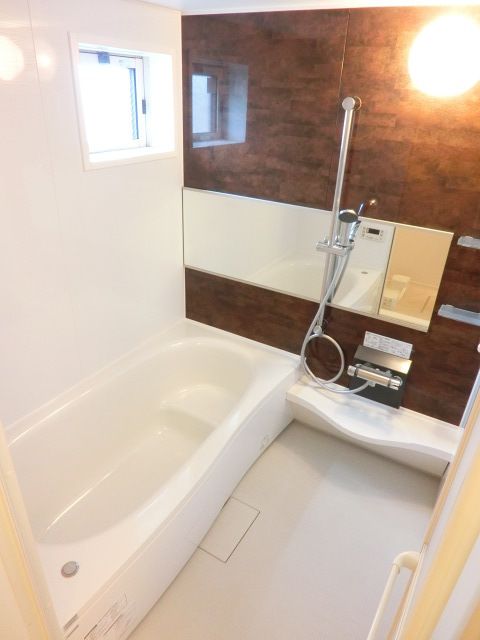バス・シャワールーム　キレイなバスルーム！足を伸ばせる１坪バスは魅力ですね！！