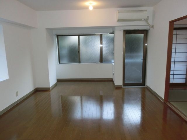 居室・リビング　★11.2帖の広いリビングスペースです★