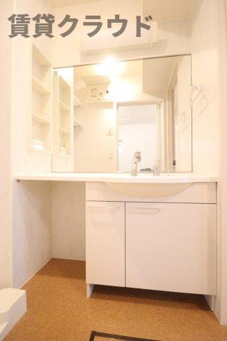 洗面設備　スペースが確保できる洗面所です