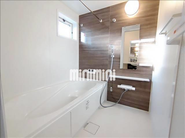 バス・シャワールーム　追い炊き機の機能付きのバスです。