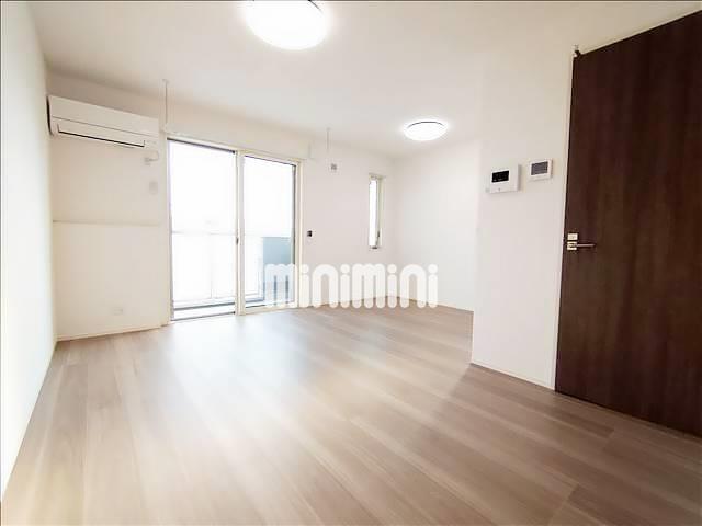 居室・リビング　南側に窓があり明るいお部屋です。