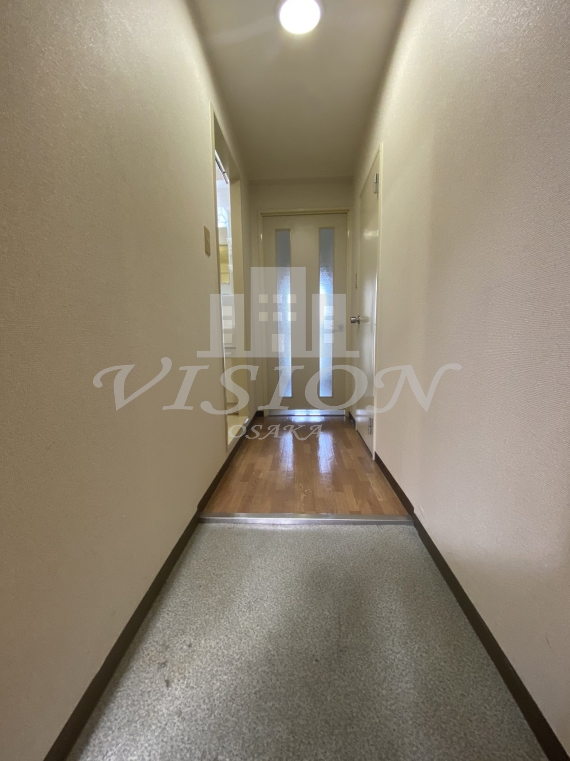 玄関　写真は別室のものです