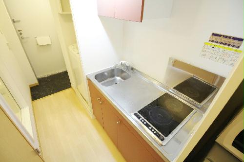 キッチン　２口コンロ付きラジエントヒータ※キッチン棚が多く収納に便利