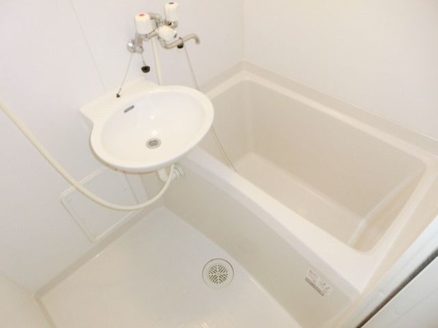 バス・シャワールーム　きれいなバスルームです