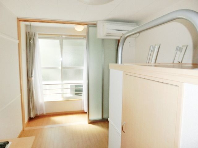 居室・リビング　サンルーム付きの珍しい物件です