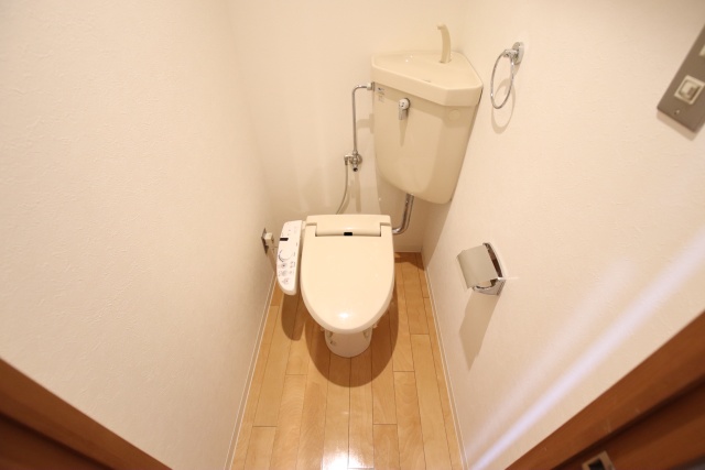 トイレ　※別室の参考写真の為、現況優先です。