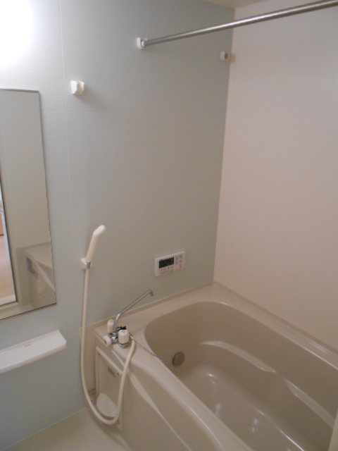 バス・シャワールーム　追焚機能付浴槽・浴室乾燥機完備