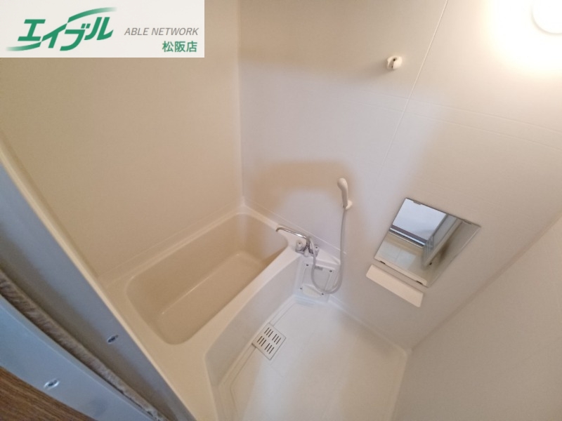 バス・シャワールーム　別部屋反転参考写真です。