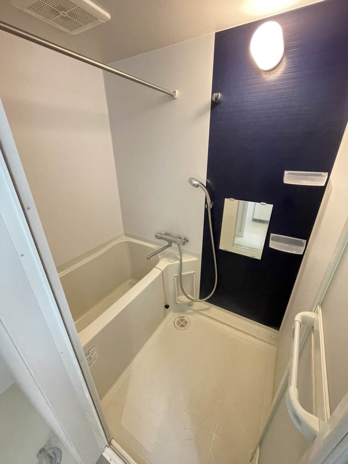 バス・シャワールーム　他号室のお写真です。参考にご覧ください。