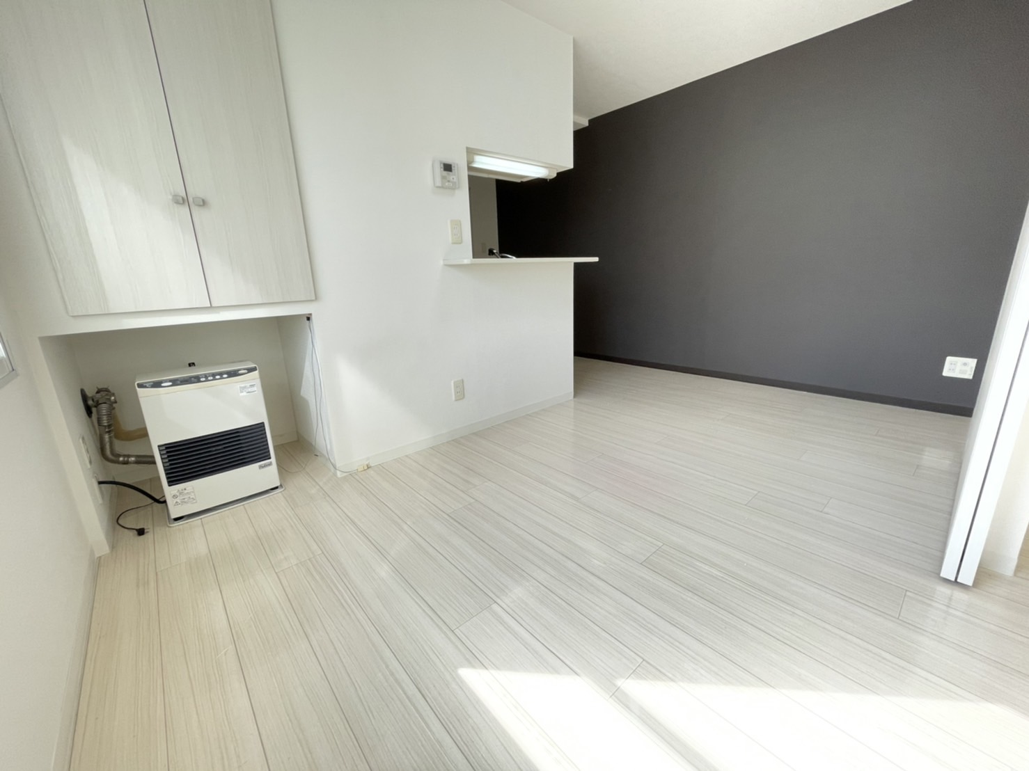 居室・リビング　他号室のお写真です。参考にご覧ください。