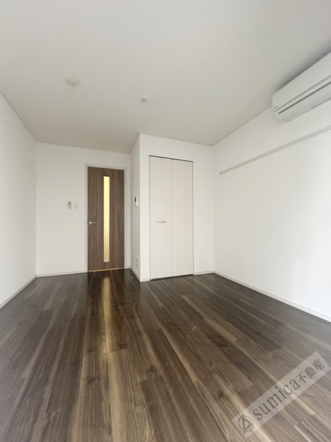 居室・リビング　インターネットも無料で利用可能です♪