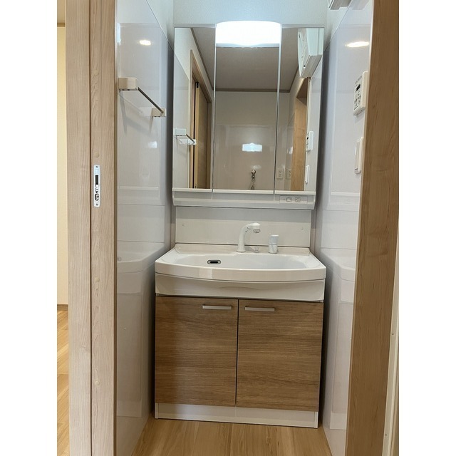 洗面設備　三面鏡洗面化粧台　※イメージ