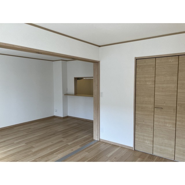 居室・リビング　ＬＤＫ１２．３帖・洋室６．５帖　※イメージ