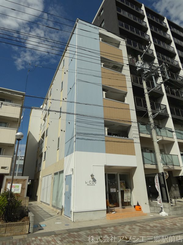 建物外観　b’CASA三郷中央のご紹介は住まいの窓口アソシエにお任せく