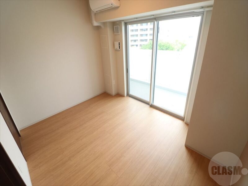 居室・リビング　６．７帖の洋室です