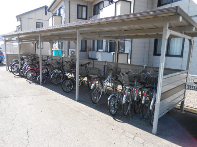 駐車場　大型駐輪場（共用）完備