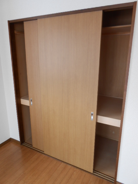 収納　南面寝室内収納（押入・１間分）完備