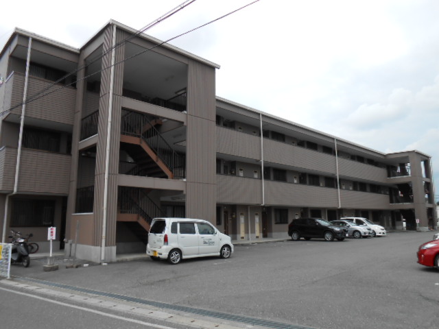 建物外観　マンション玄関側を北東方向より撮影