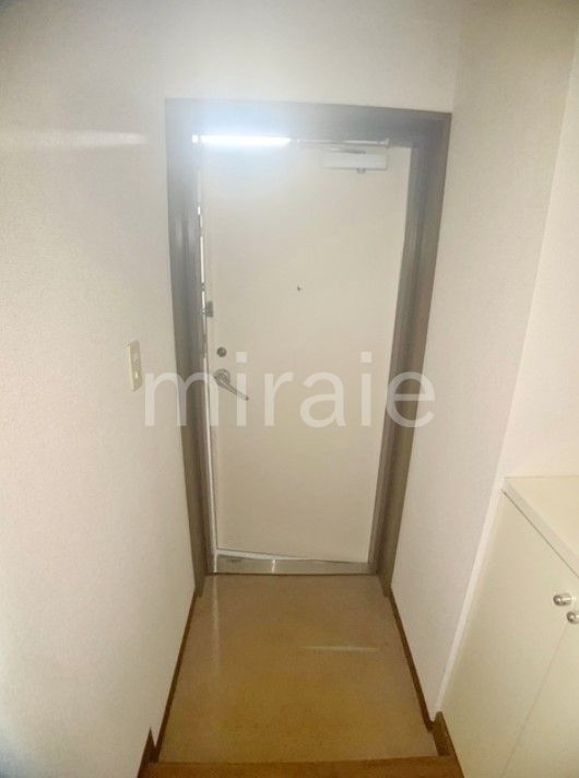 玄関　他号室の参考写真です