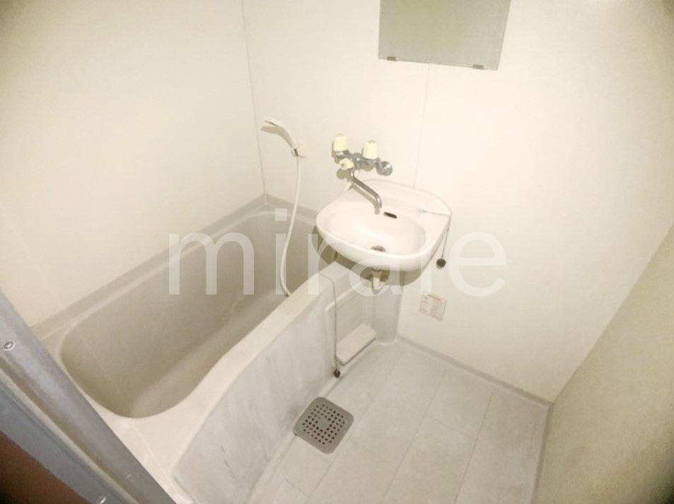 バス・シャワールーム　他号室の参考写真です