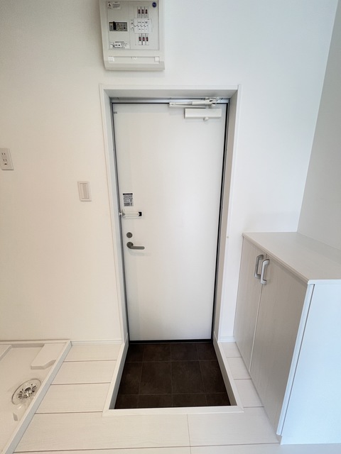 玄関　同施工会社参考写真です