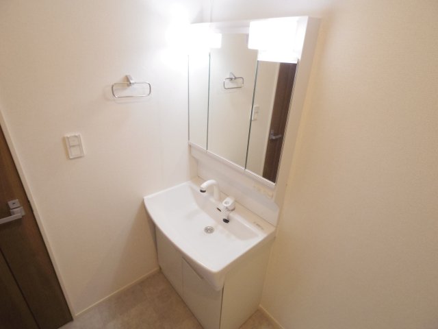 洗面設備　同型逆転タイプ