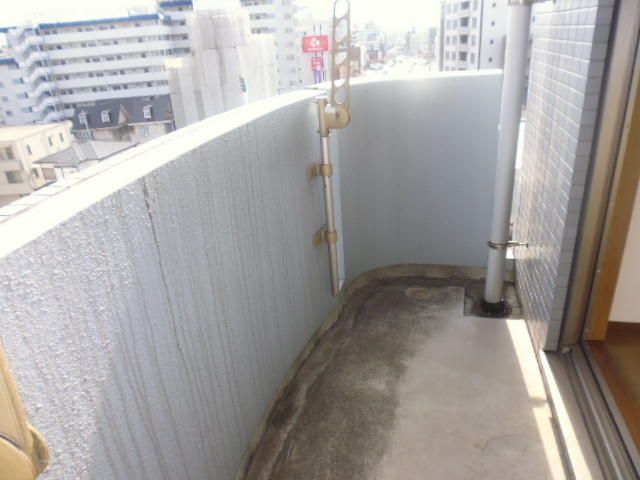 バルコニー　バルコニーからの眺めを楽しみながら食事をしませんか