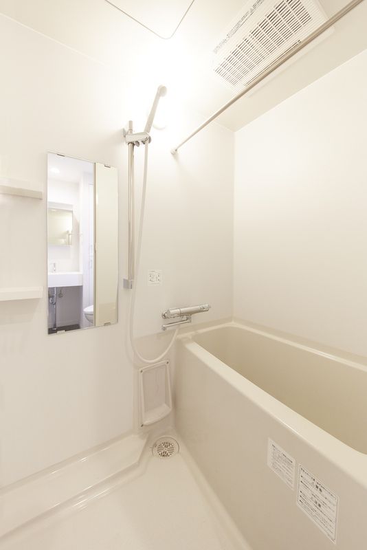 バス・シャワールーム　コンパクトで使いやすいお風呂です