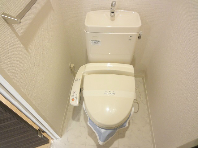 トイレ　ウォシュレット付のトイレになります。