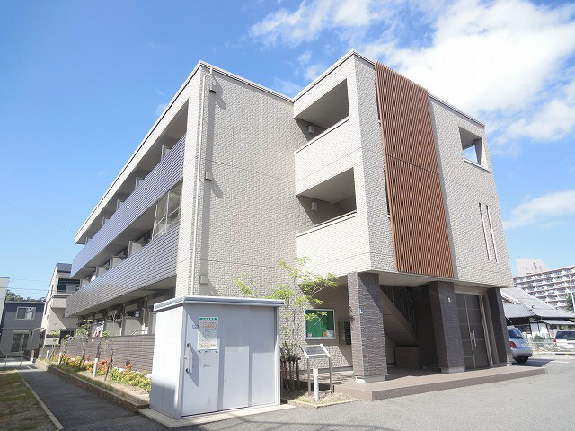 建物外観　オートロック付きです。