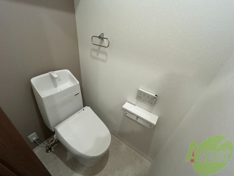 トイレ　トイレはウォシュレット機能付きです。安心して使用できますね。
