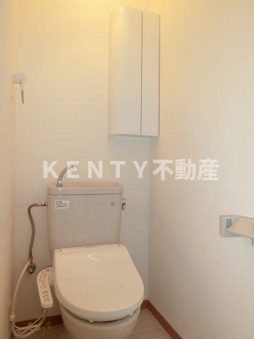 トイレ　落ち着いた色調のトイレです