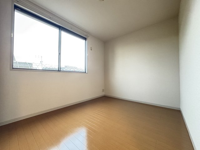 その他部屋・スペース　風通しも良い寝室です☆