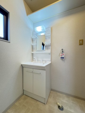 洗面設備　明るい洗面所です★