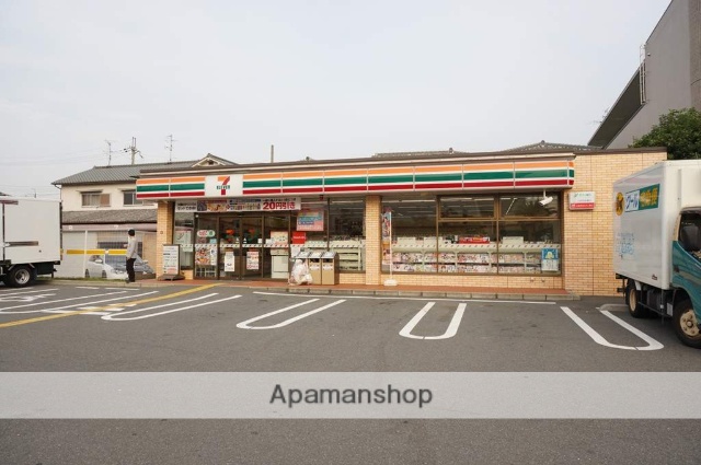 コンビニ　セブンイレブン（コンビニ）まで698m