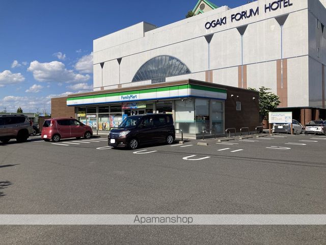 コンビニ　ファミリーマート大垣万石町店（コンビニ）まで706m