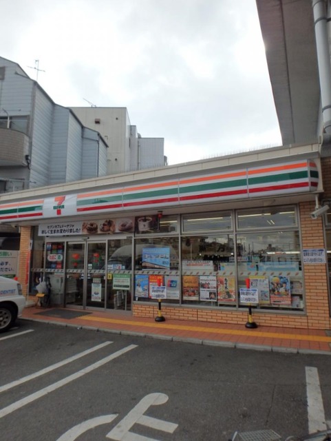 コンビニ　セブンイレブン大阪山之内3丁目店（コンビニ）まで735m